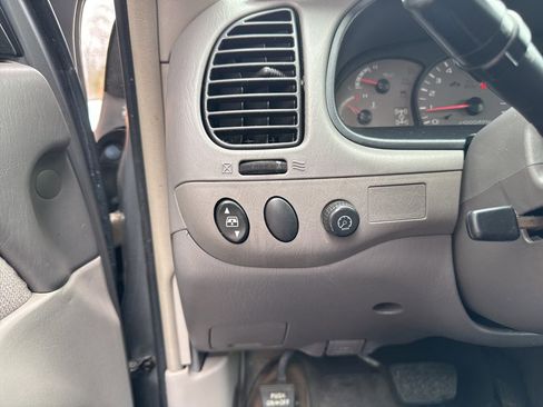 Used 2004 Toyota Sequoia SR5 image 34