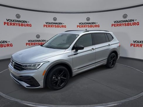 Certified 2023 Volkswagen Tiguan SE R-Line FWD image 4