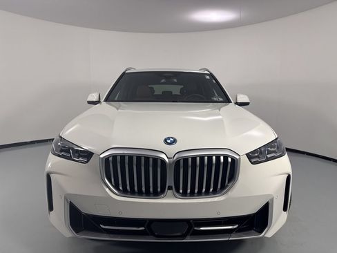 Certified 2024 BMW X5 xDrive50e w/ Premium Package AWD/4WD image 3