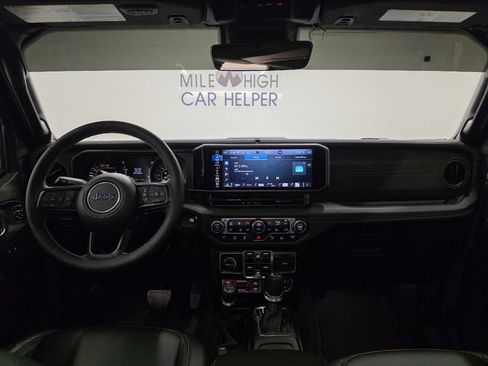 Used 2025 Jeep Wrangler Unlimited Rubicon image 3