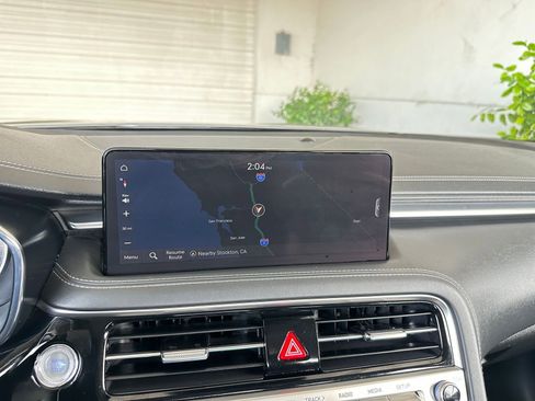 Used 2025 Genesis G70 2.5T image 22