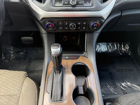 Used 2019 GMC Acadia SLE FWD image 15
