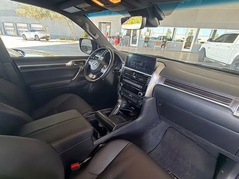 Used 2023 Lexus GX 460 Premium w/ Accessory Package AWD/4WD image 7