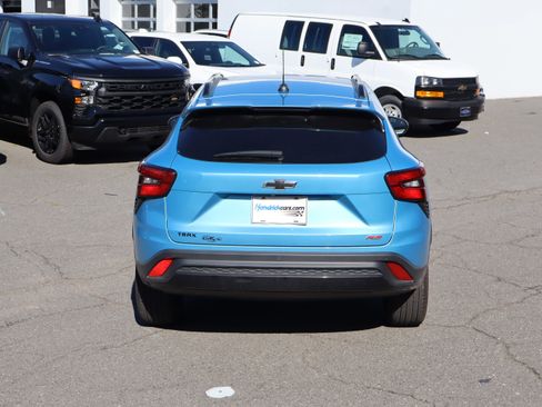 Used 2025 Chevrolet Trax RS w/ Driver Confidence Package FWD image 9
