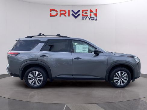 New 2026 Nissan Pathfinder SL FWD image 6