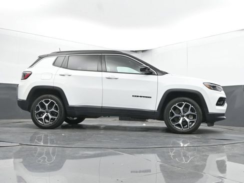 Used 2025 Jeep Compass Limited AWD/4WD image 40