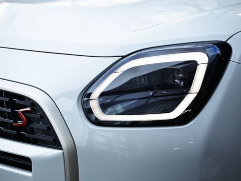 Used 2025 MINI Cooper Countryman S w/ Comfort Package Max image 12