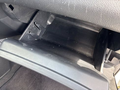 Used 2018 Nissan Rogue S FWD image 39