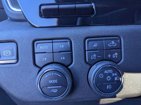 Used 2024 Chevrolet Silverado 3500 High Country w/ Technology Package image 23