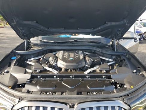 Used 2021 BMW X7 M50i image 30