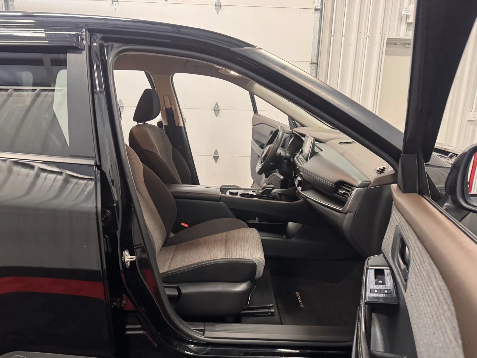 Used 2021 Nissan Rogue S AWD/4WD image 40