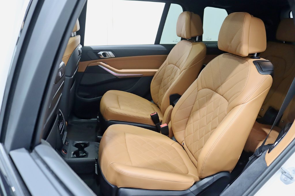 Used 2024 BMW X7 xDrive40i w/ M Sport Package AWD/4WD image 30