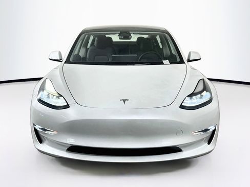Used 2023 Tesla Model 3 Standard Range RWD image 2