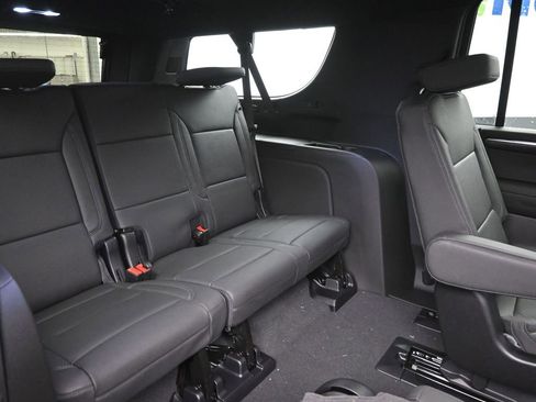 New 2026 Chevrolet Suburban Z71 image 9