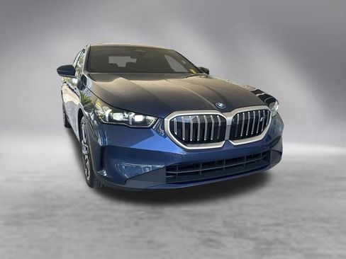 Used 2026 BMW i5 eDrive40 w/ Premium Package RWD image 2