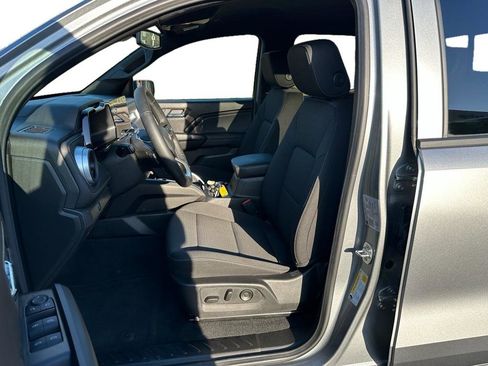 Used 2025 Chevrolet Colorado LT w/ Advanced Trailering Package image 8