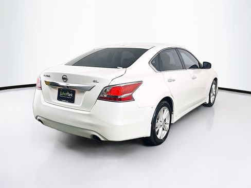 Used 2015 Nissan Altima 2.5 SL w/ Technology Package FWD image 9