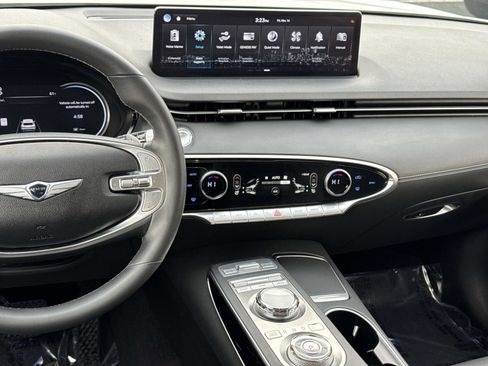 Used 2025 Genesis GV70 2.5T image 3