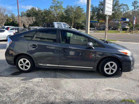 Used 2014 Toyota Prius Five image 5