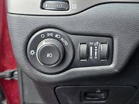 Used 2019 Jeep Cherokee Latitude Plus w/ Cold Weather Group image 23