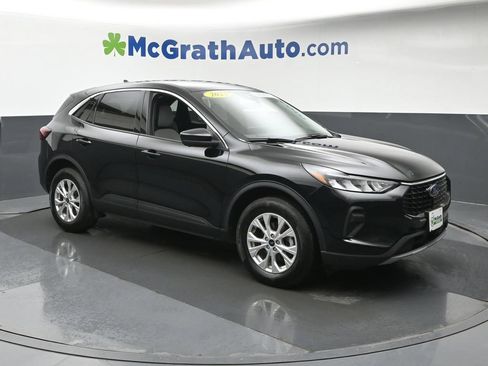 Used 2023 Ford Escape Active w/ Tech Pack #2 AWD/4WD image 2
