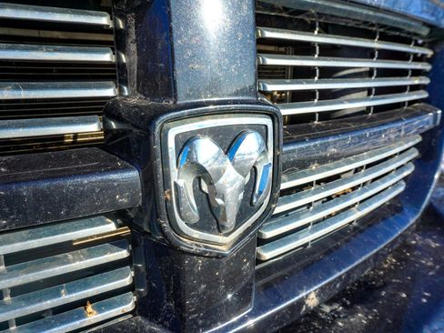 Used 2011 Dodge Dakota 4WD Crew Cab SXT image 10