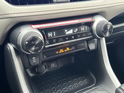 New 2025 Toyota RAV4 XLE image 27