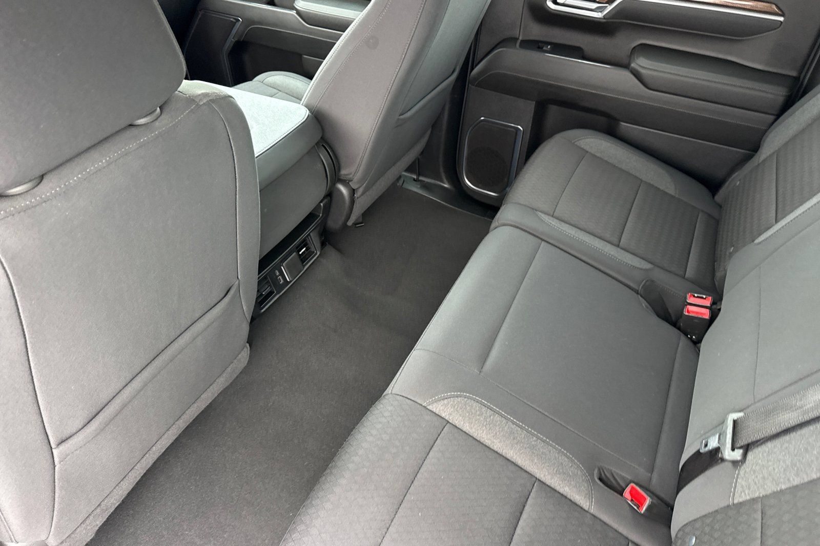 Used 2025 Chevrolet Silverado 1500 LT AWD/4WD image 9
