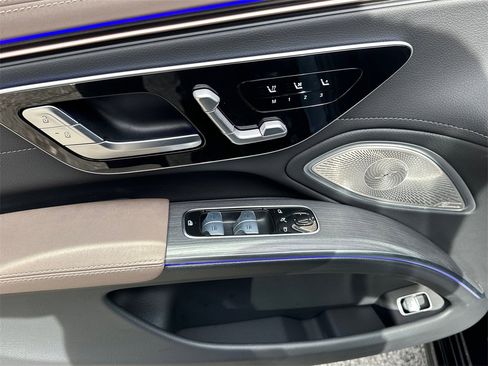 Used 2023 Mercedes-Benz EQS 580 4MATIC Sedan w/ Exclusive Trim Package image 23