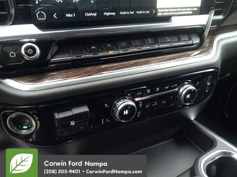 Used 2025 GMC Sierra 1500 Elevation image 17