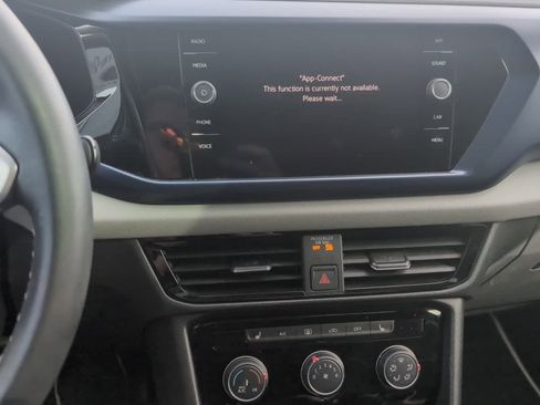 Certified 2023 Volkswagen Taos SE w/ Panoramic Sunroof Package image 9