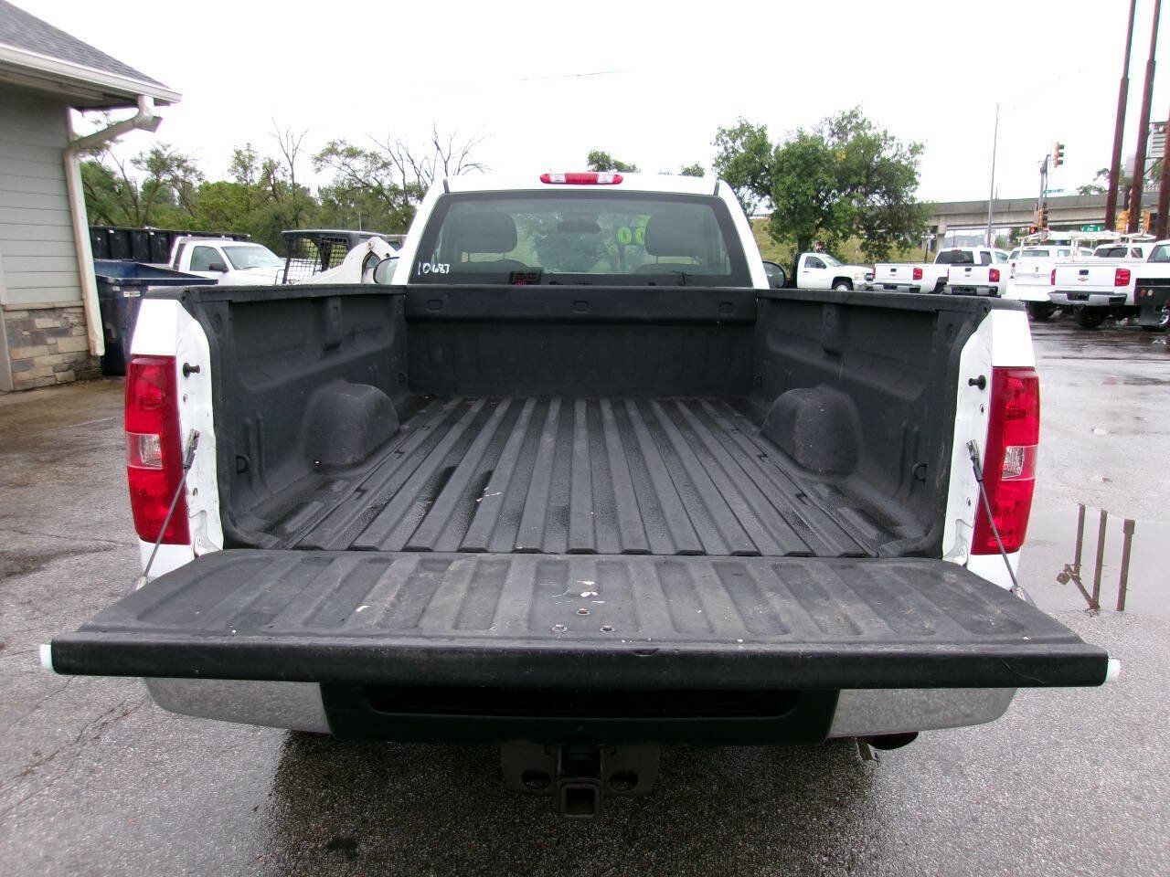Used 2011 Chevrolet Silverado 2500 W/T w/ Snow Plow Prep Package AWD/4WD image 4