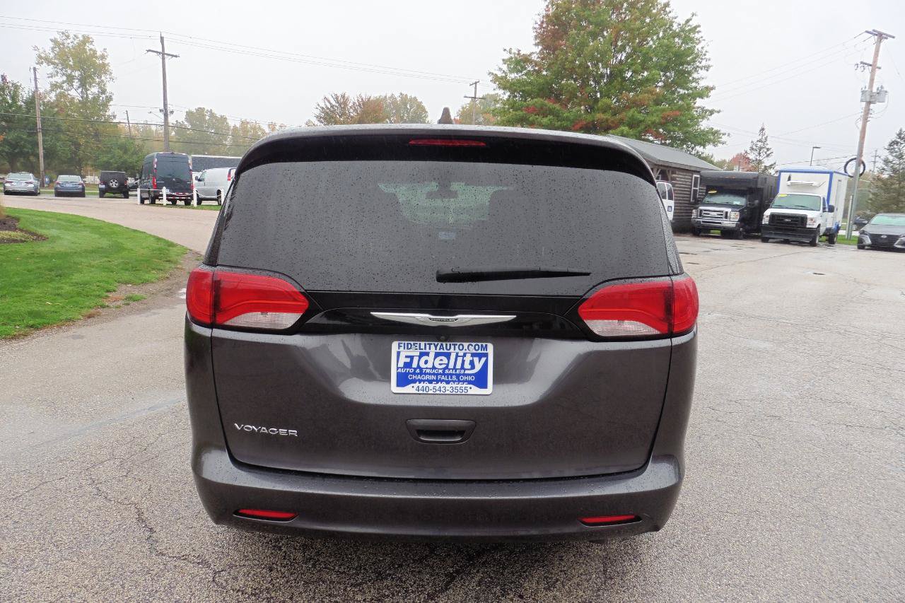 Used 2022 Chrysler Voyager LX FWD image 18