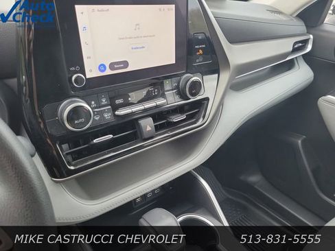 Used 2023 Toyota Highlander L FWD image 16