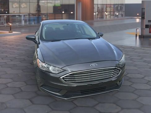 Used 2018 Ford Fusion SE w/ Fusion SE Technology Package FWD image 20