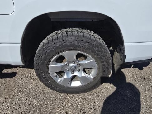 Used 2020 RAM 1500 Big Horn AWD/4WD image 12