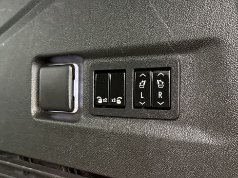 Used 2022 GMC Yukon XL Denali AWD/4WD image 35