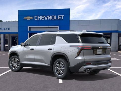 New 2026 Chevrolet Traverse LT w/ Driver Confidence Package FWD image 3