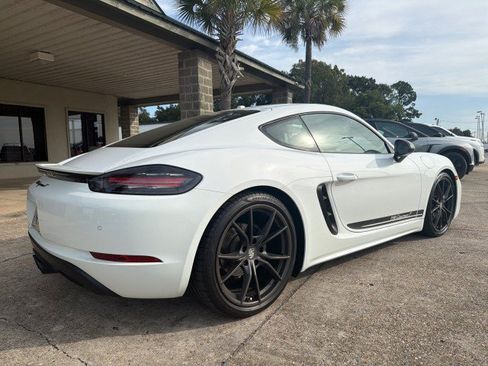 Used 2021 Porsche 718 Cayman RWD image 7