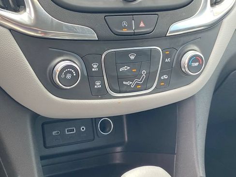 Certified 2022 Chevrolet Equinox LS w/ Driver Confidence II Package AWD/4WD image 12