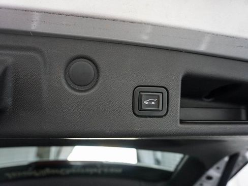 Used 2021 Chevrolet Equinox Premier image 19