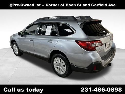 Used 2018 Subaru Outback 2.5i Premium image 3