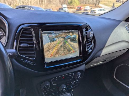 Used 2019 Jeep Compass Limited image 11