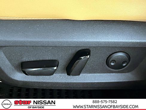 Used 2023 Nissan Rogue Platinum w/ Platinum Premium Package image 18