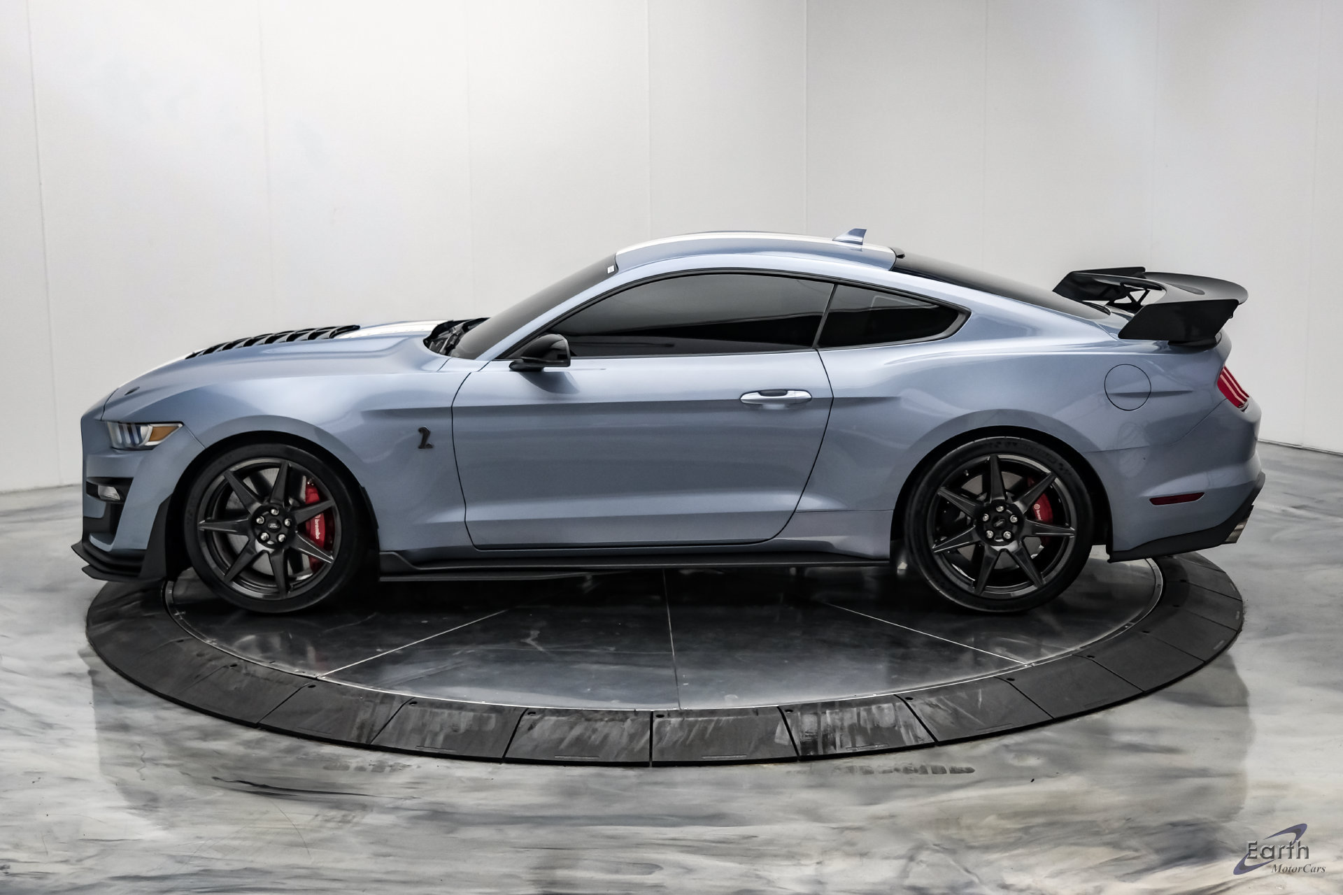 Used 2022 Ford Mustang Shelby GT500 w/ Carbon Fiber Track Pack RWD image 8