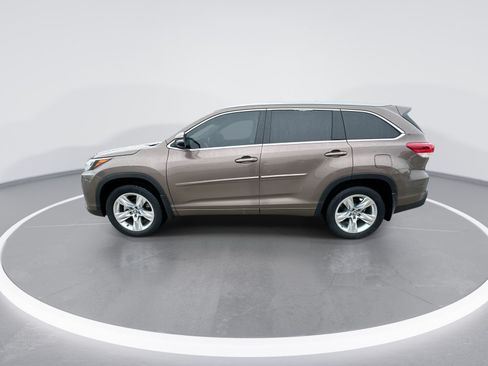Used 2017 Toyota Highlander Limited AWD/4WD image 5