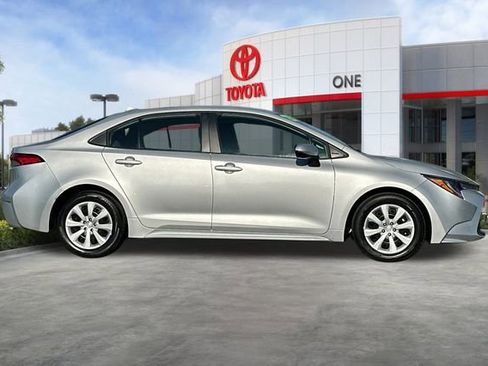 Used 2025 Toyota Corolla LE image 3