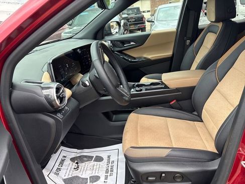 Used 2025 Chevrolet Equinox ACTIV w/ Safety and Technology Package AWD/4WD image 8