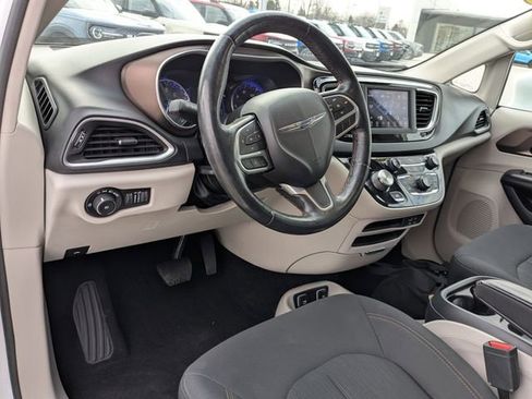 Used 2019 Chrysler Pacifica Touring Plus w/ Cold Weather Group image 2