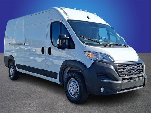 Used 2025 RAM ProMaster 2500 w/ Convenience Group image 3